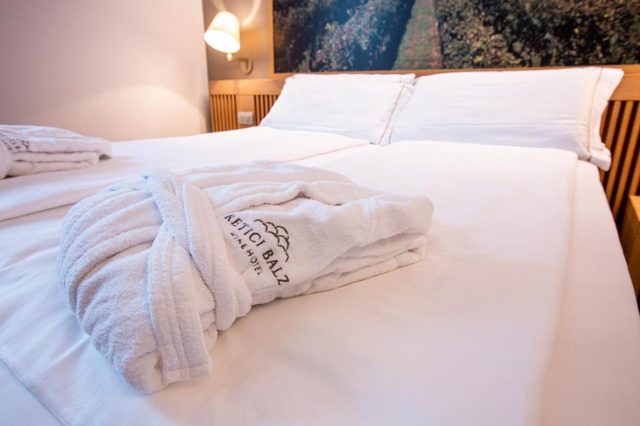 Wine Hotel Retici Balzi Poggiridenti Bagian luar foto