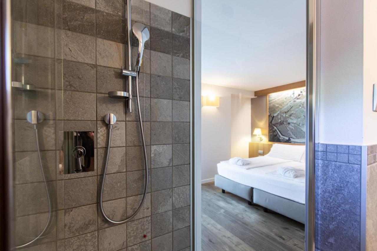 Wine Hotel Retici Balzi Poggiridenti Bagian luar foto