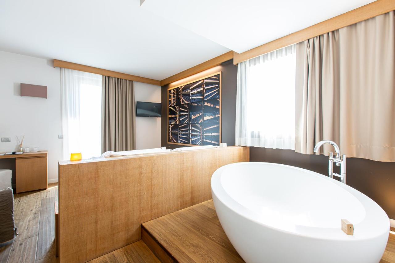 Wine Hotel Retici Balzi Poggiridenti Bagian luar foto