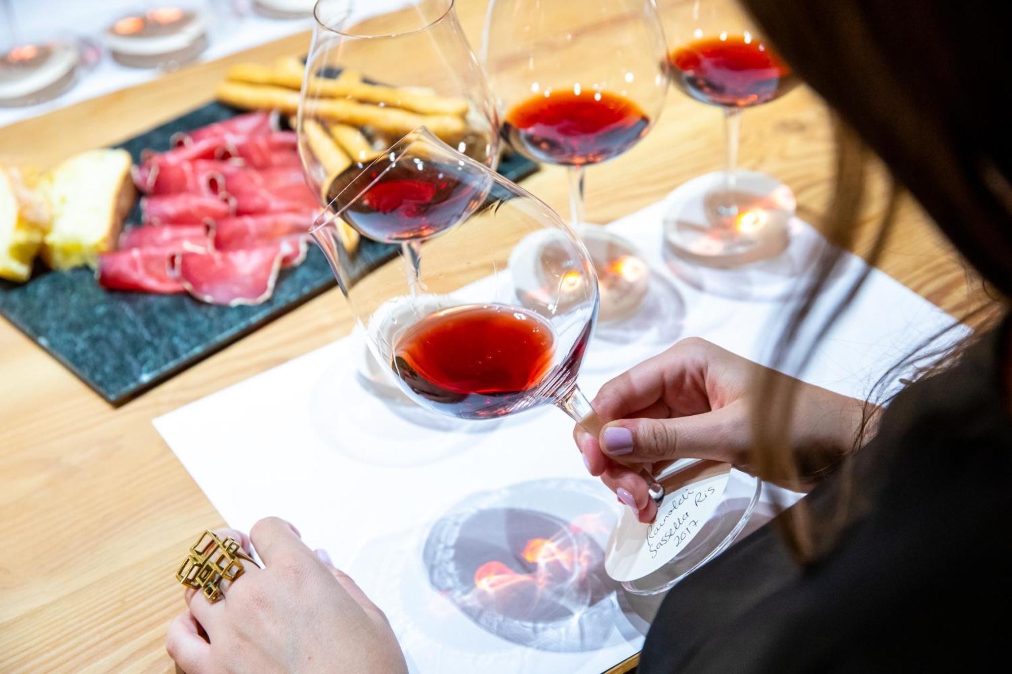 Wine Hotel Retici Balzi Poggiridenti Bagian luar foto