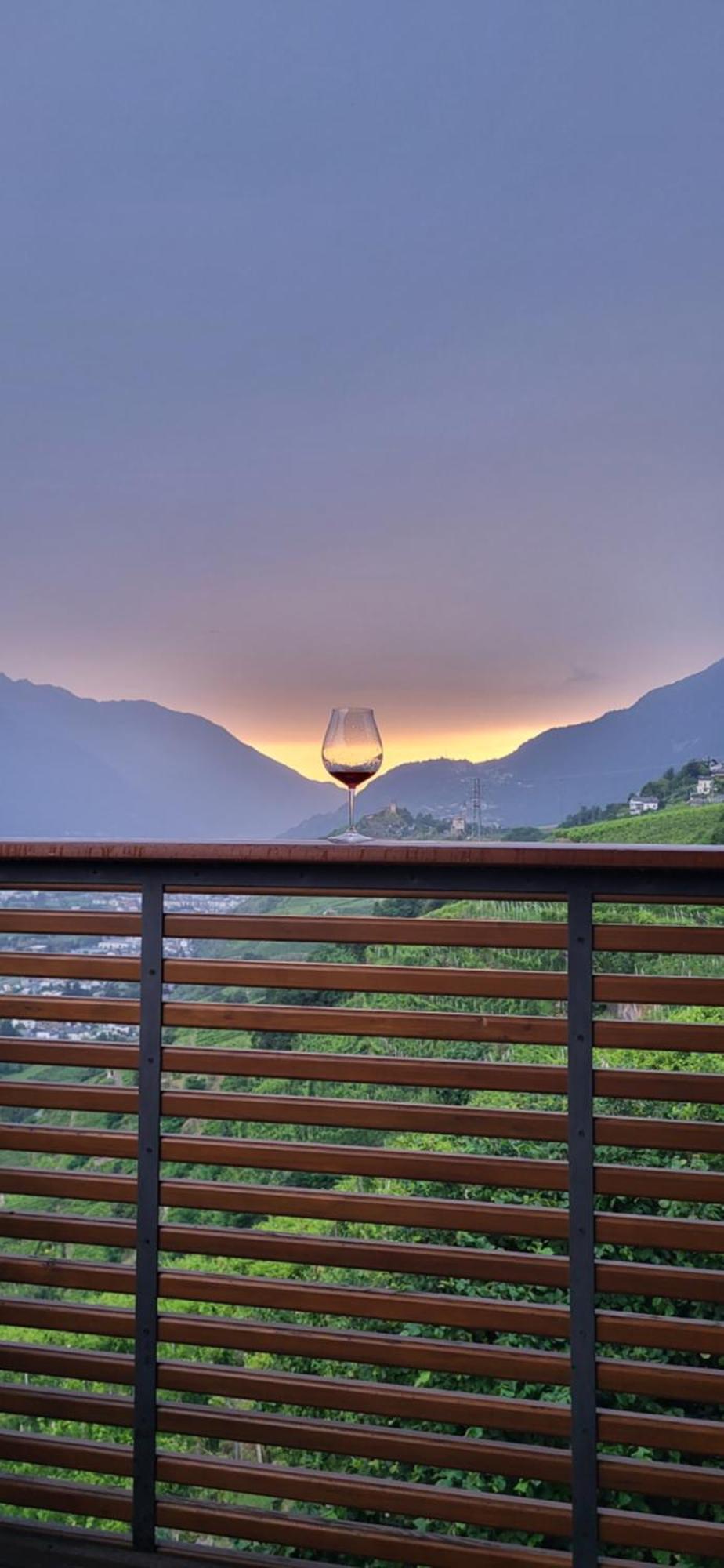 Wine Hotel Retici Balzi Poggiridenti Bagian luar foto