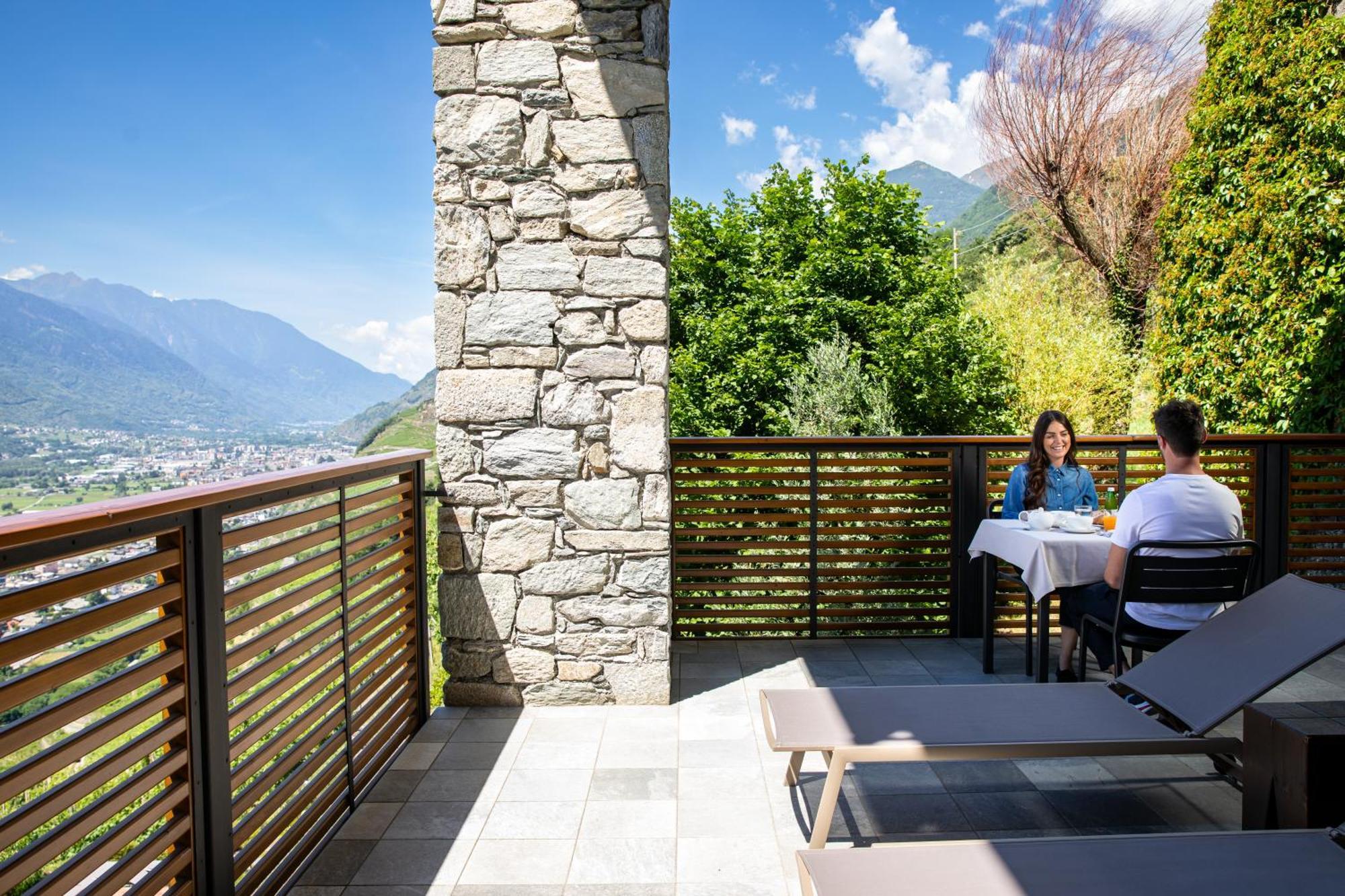 Wine Hotel Retici Balzi Poggiridenti Bagian luar foto