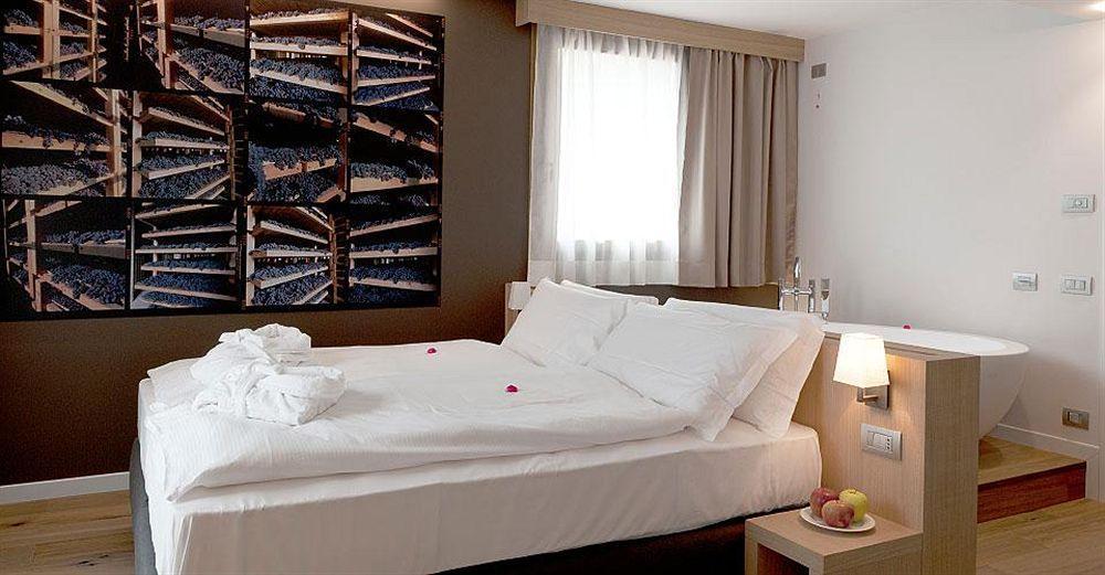 Wine Hotel Retici Balzi Poggiridenti Bagian luar foto