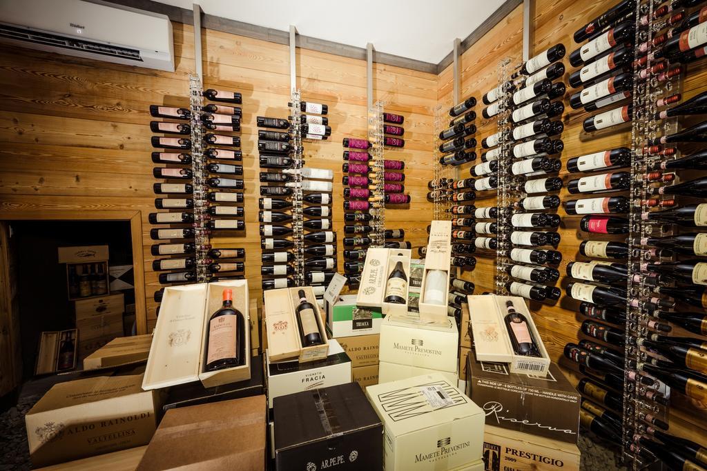 Wine Hotel Retici Balzi Poggiridenti Bagian luar foto