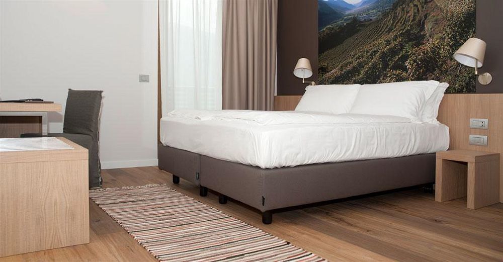 Wine Hotel Retici Balzi Poggiridenti Bagian luar foto