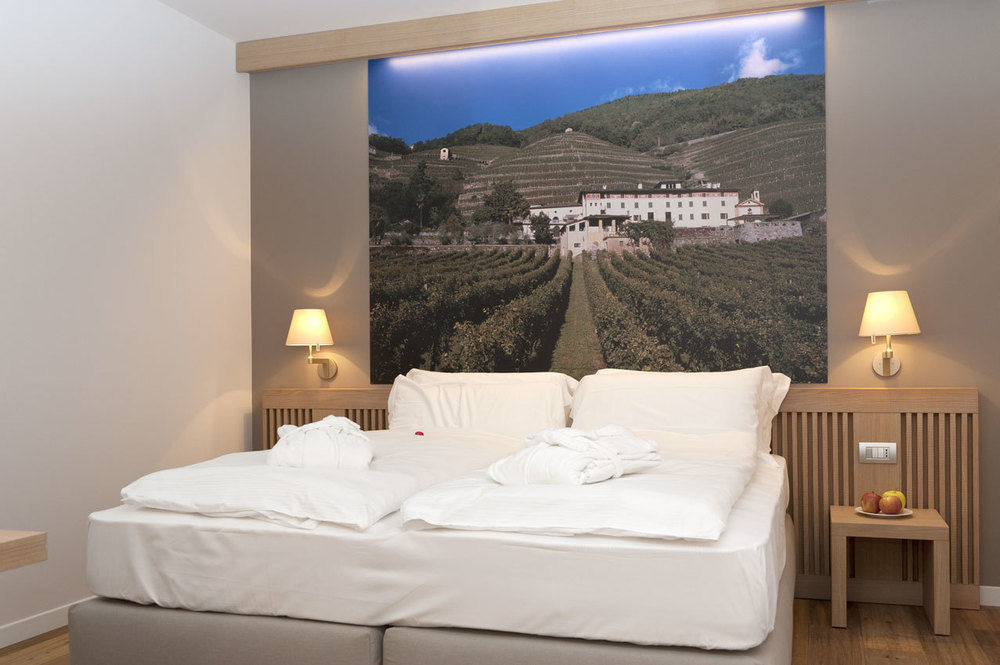 Wine Hotel Retici Balzi Poggiridenti Bagian luar foto