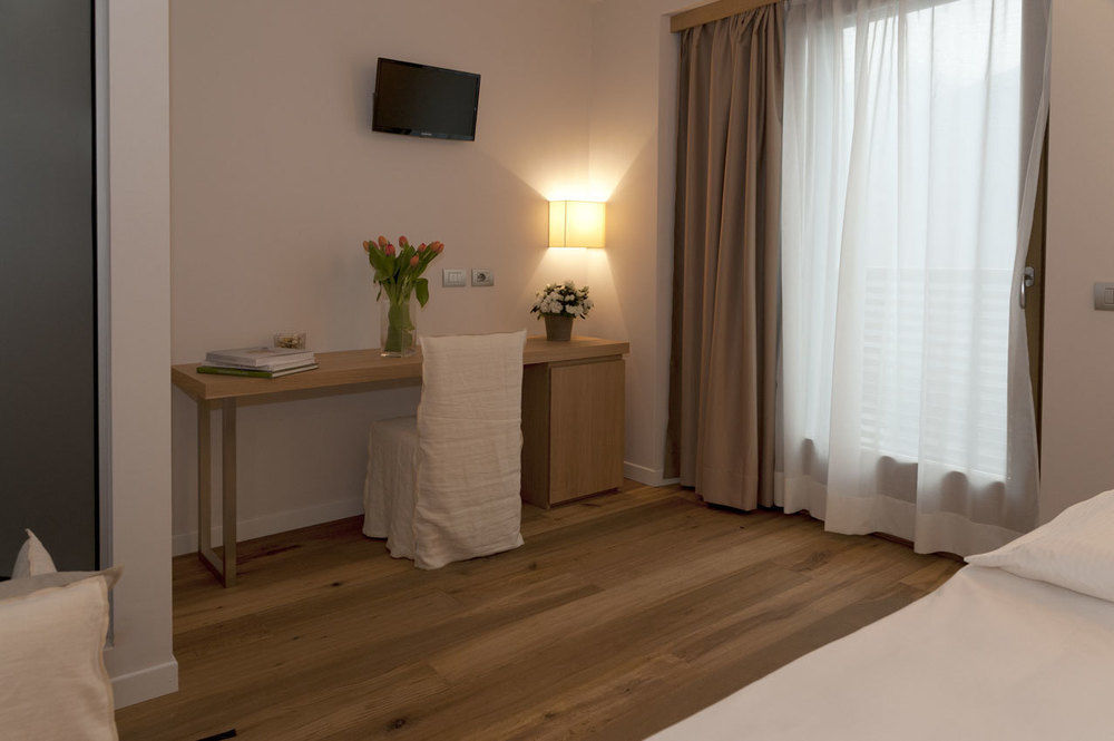 Wine Hotel Retici Balzi Poggiridenti Bagian luar foto